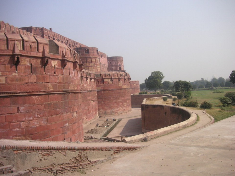Indien - Agra - Mächtige Festungsmauern
