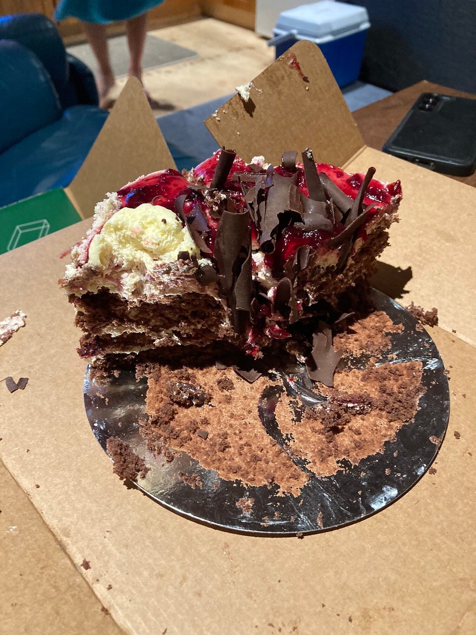 Neuseeland - Brightwater - Jimmys restliche Geburtstagstorte wird noch geteilt und verdrückt 🤤