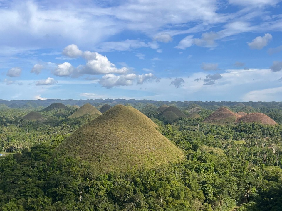 Philippines - Tagbilaran City - Chocolate hills, made out of millions of years old coral reefs!