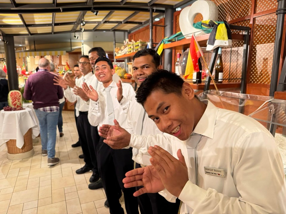 Niederlande -  - Begrüßung durch die Service-Mannschaft