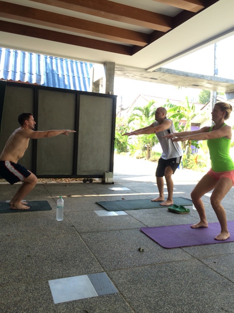 Thailand - Rawai - Workouts im Hof,der Urlaubspeck muss ja auch wieder weg ;)