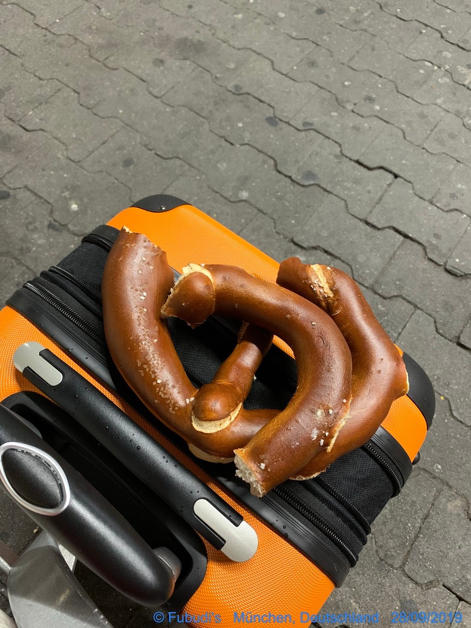 Österreich - Salzburg - So wie die aussieht ist sie noch meilenweit vom miesen Geschmack entfernt und das für 4,95€. Erst der Schmarrn in Salzburg und jetzt der Schmarrn in München. Freue mich auf zuhause. 