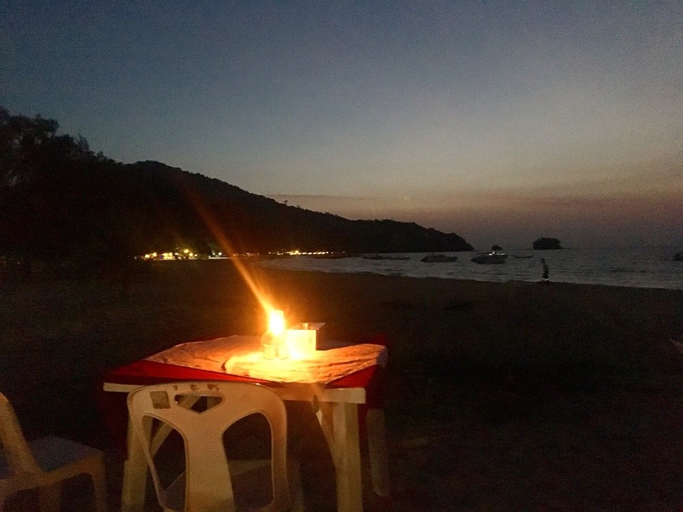 Thailand -  - Nachtessen am Strand