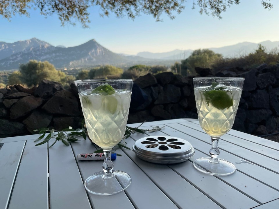 Italien - Dorgali - Sundowner mit viel Fliegenabwehr