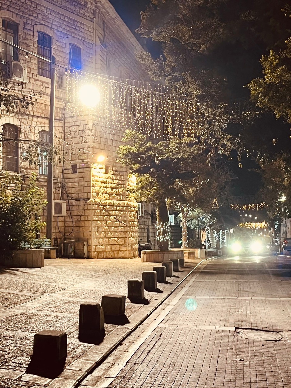 Israel - Tiberias - Um Punkt 19h saßen wir im Auto, um zumindest noch irgendetwas zu erleben - und Nazareth zu erkunden!
Leider hat uns auch diese Stadt,die in unserer Religionsgeschichte ja keine ganz kleine Rolle spielt,nicht wirklich überzeugt!