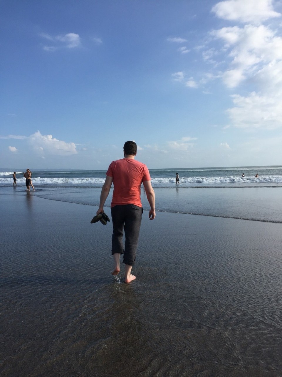 Indonesia - Gangga hotel - Een wandeling over het strand. 