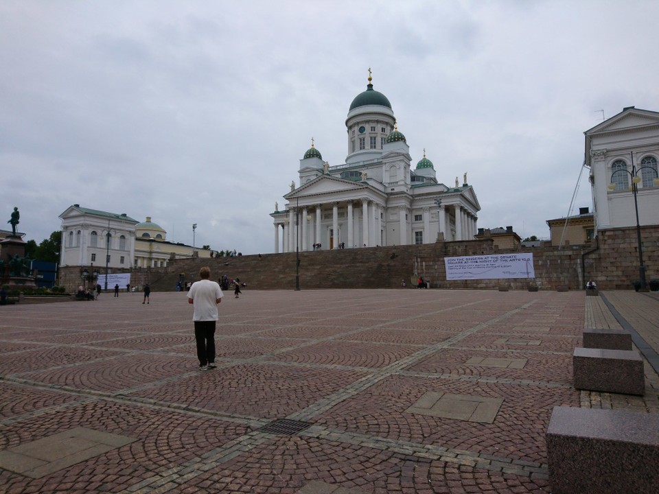 Finnland - Helsinki - Domkirche mit Prachttreppe und Senatsplatz davor
