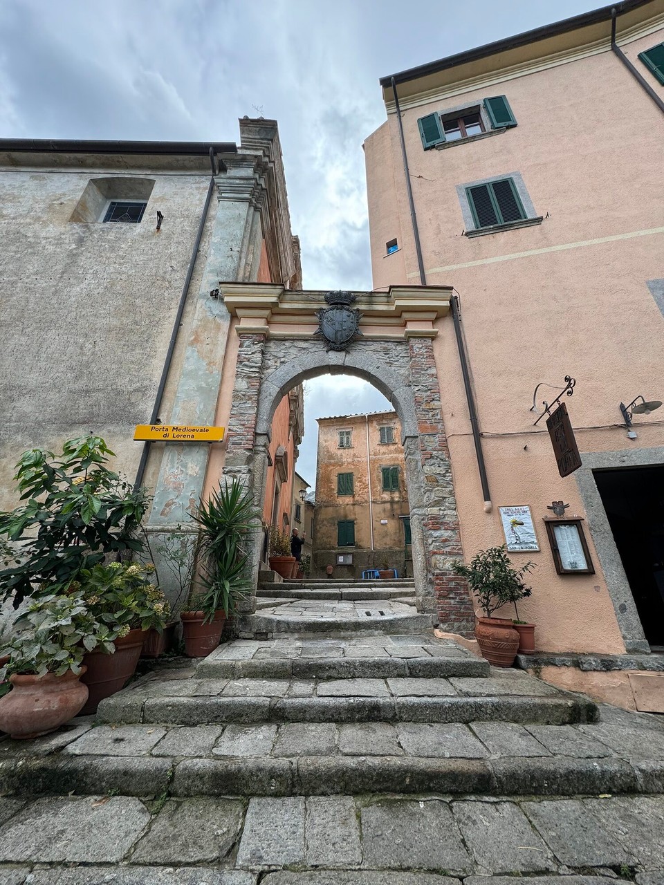 Italien - Marciana - Der Kirchvorplatz