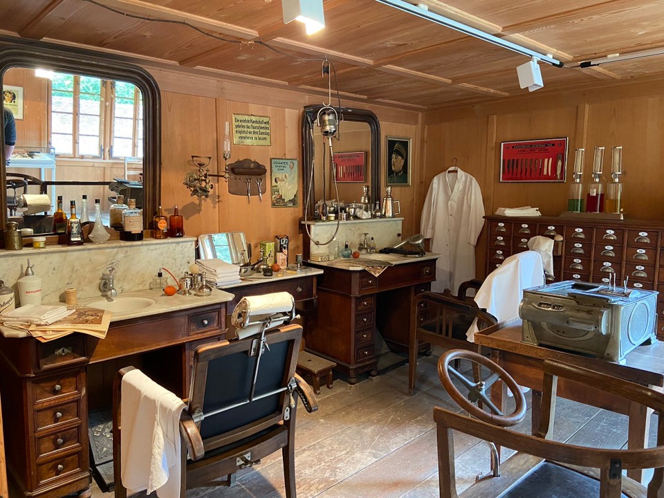 Schweiz - Hofstetten bie Brienz - Beim Coiffeur 