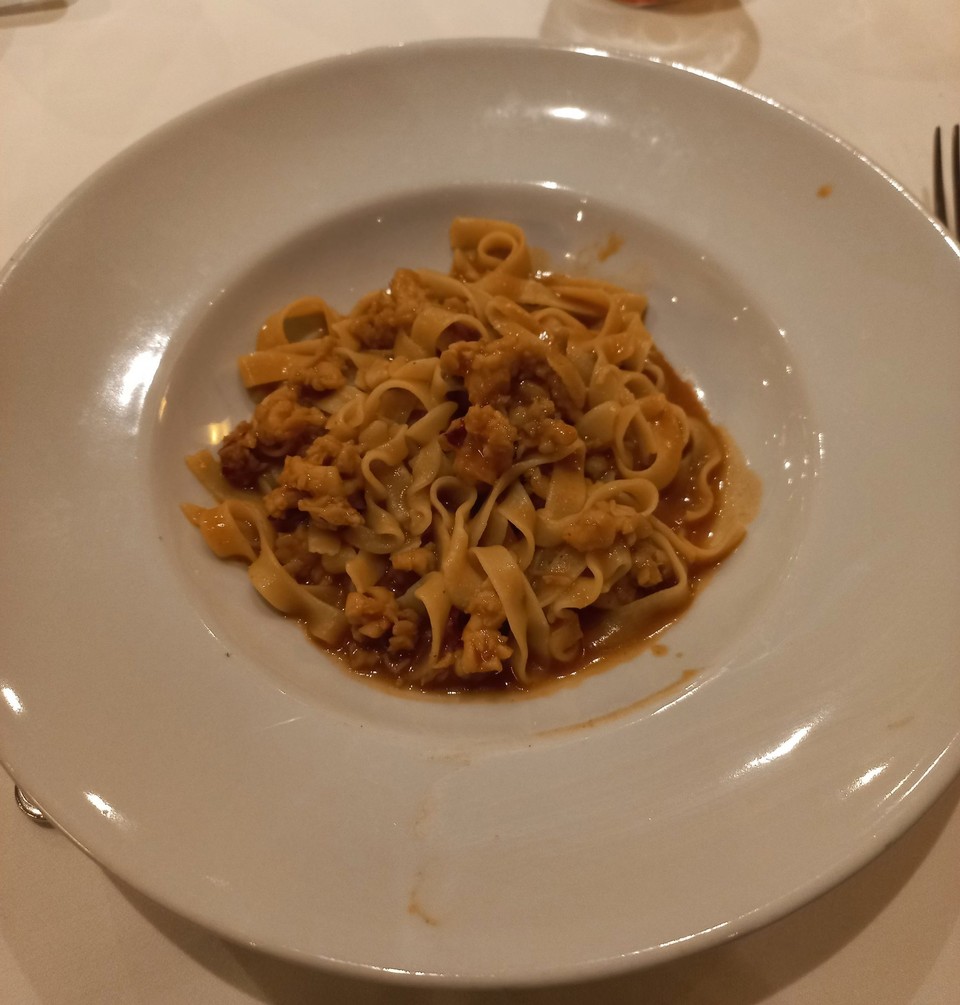 unbekannt - unbekannt - Tagliatelle mit in Cognac flambierter Hummer, Bisque-Sauce und Tomaten-Concassé.