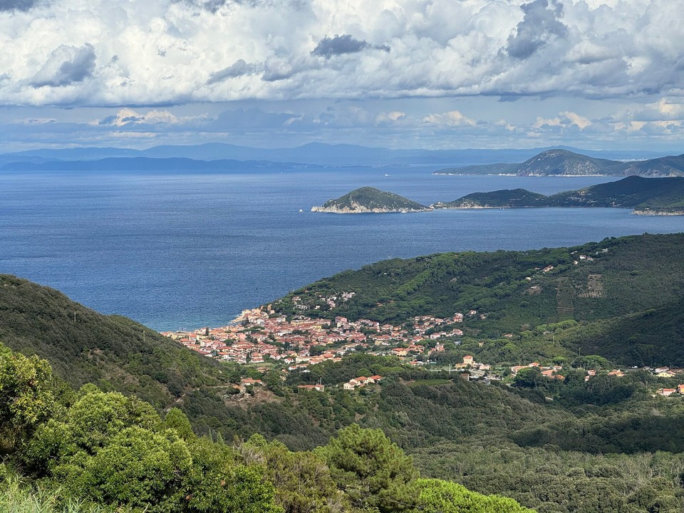Italien - Marciana - Marciana Marina in der Ferne