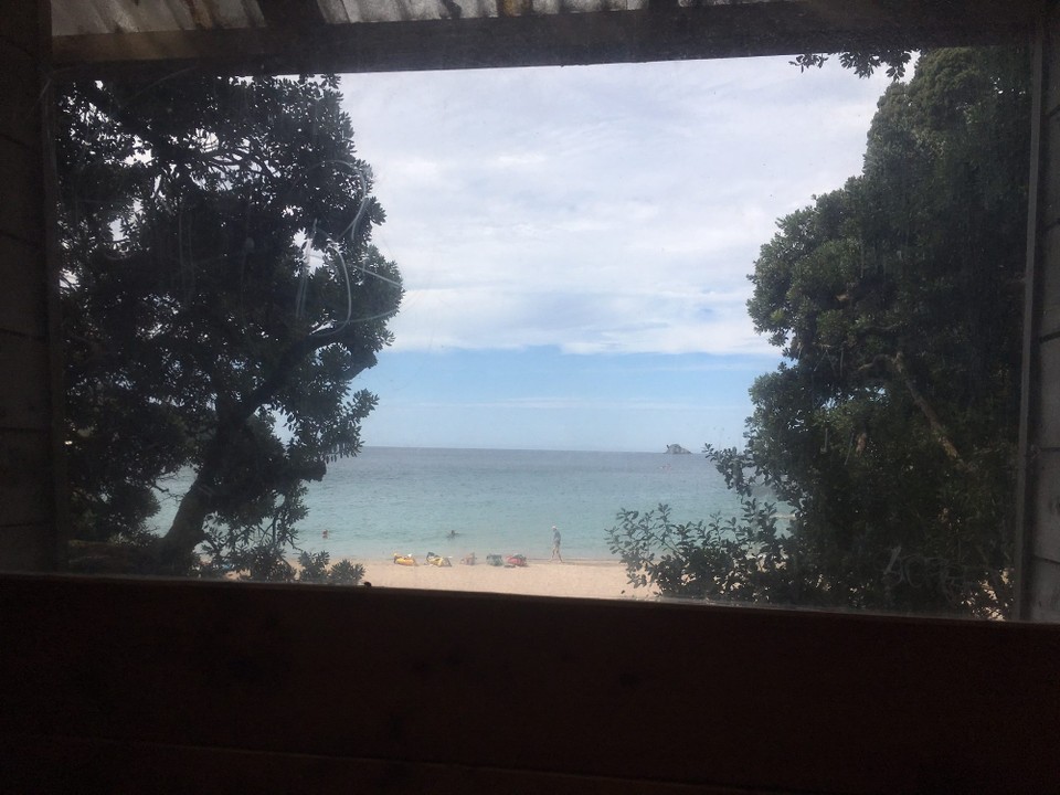 Neuseeland - Hahei - WC mit Aussicht bei der Cathedral Cove.