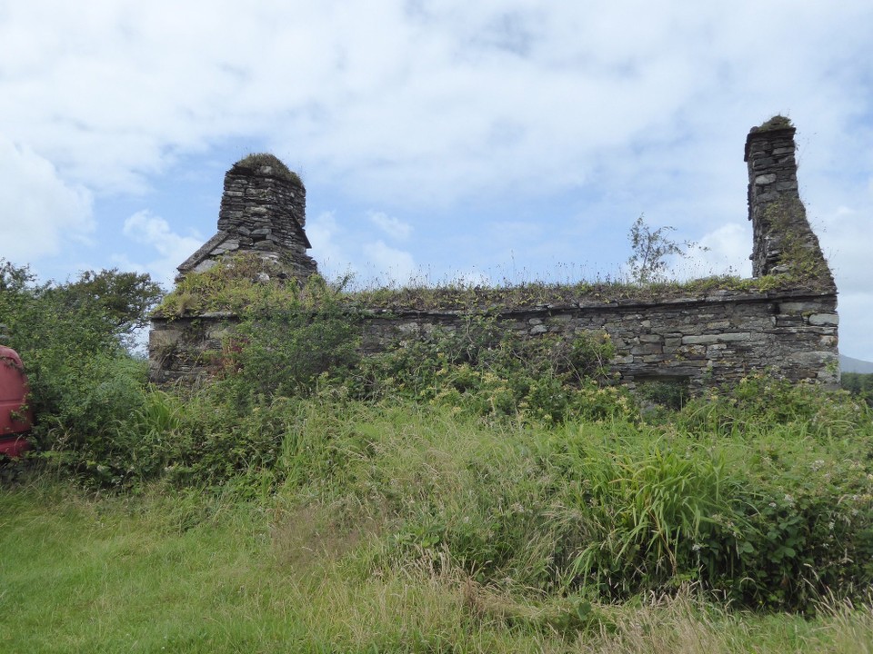 Ireland - Bere Island - Rachael had given us very precise instructions to find Scairt Beach (not visible until you’re there), and we finally followed them rather than what we thought. Firstly you find a new build house with a derelict one opposite, and go down the lane next to it.