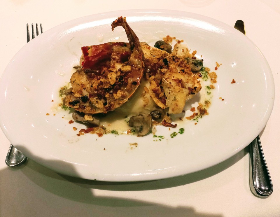 unbekannt - unbekannt - Hummerschwanz und Pilze mit Sherry-Weincreme und knackiges Gemüse.