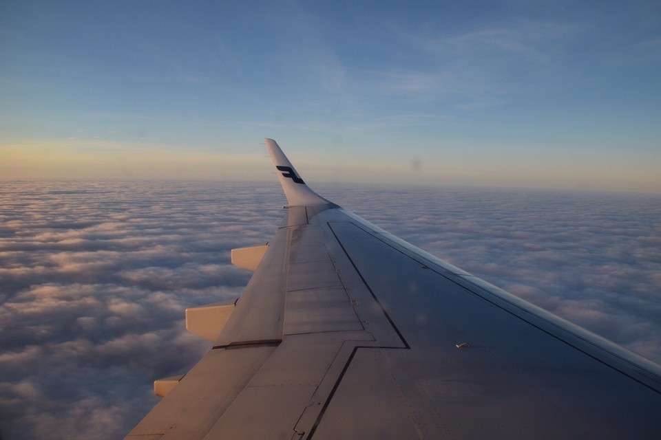 Deutschland - Hamburg - Wenigstens über den Wolken sieht das Wetter schön aus.