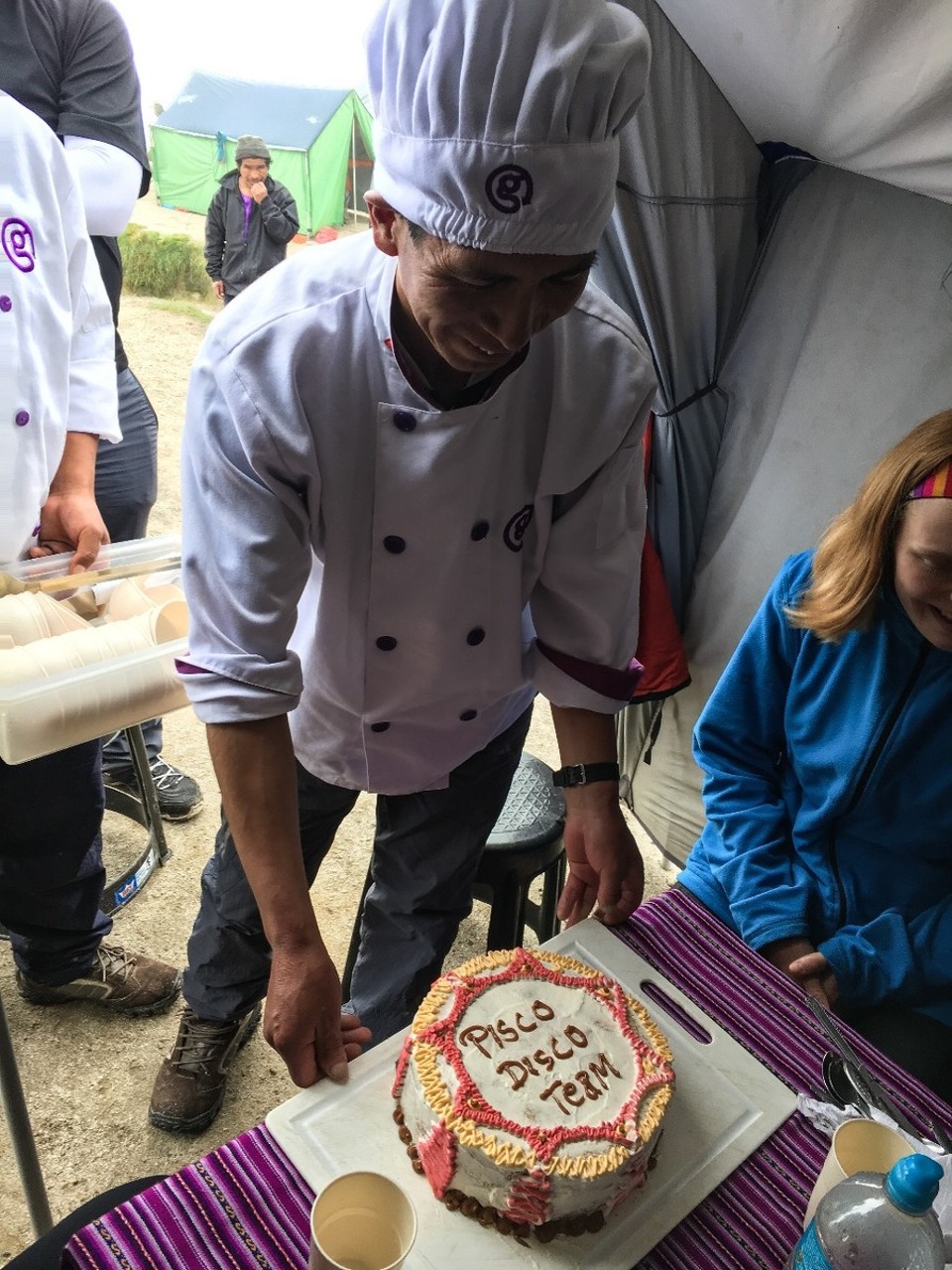 Peru - unbekannt - Überraschungs-Torte mit unserem Gruppennamen "Pisco-Disco"