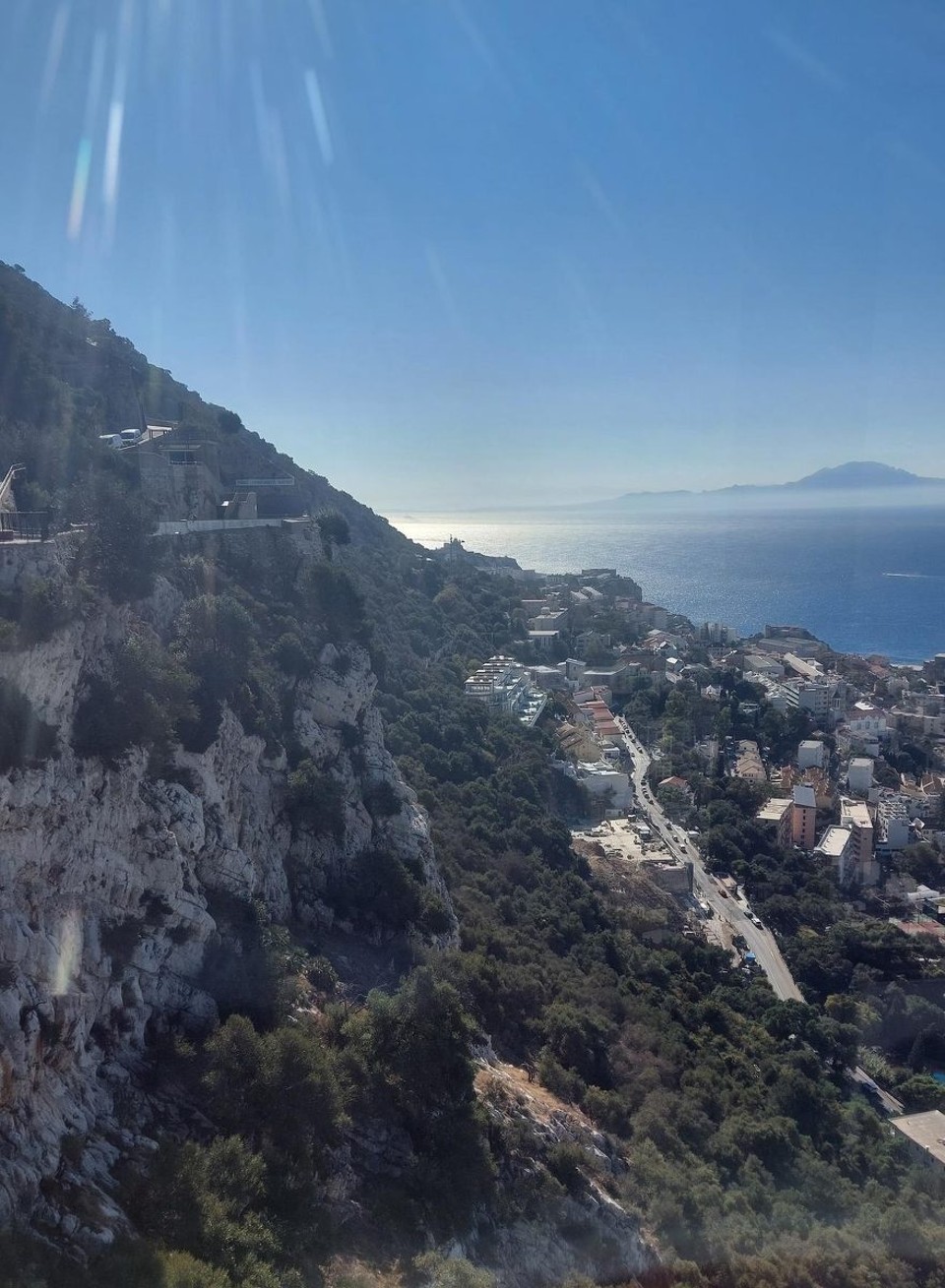 Gibraltar - unbekannt - Gibraltar von "oben" und  Afrika am Horizont