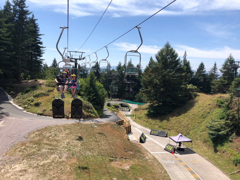 Neuseeland - Fairy Springs - Einer der beiden Luge Sessellifte. Die Luge hier in Rotorua ist einiges länger und auch viel spannender als die in Queenstown.