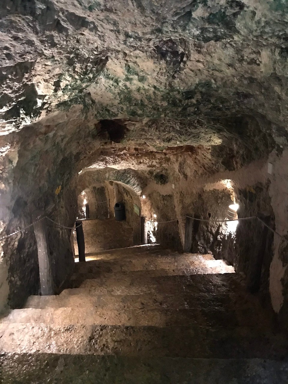 Mexiko - San Felipe Nuevo - Eingang zur Cenote, 25 Meter Treppen runter