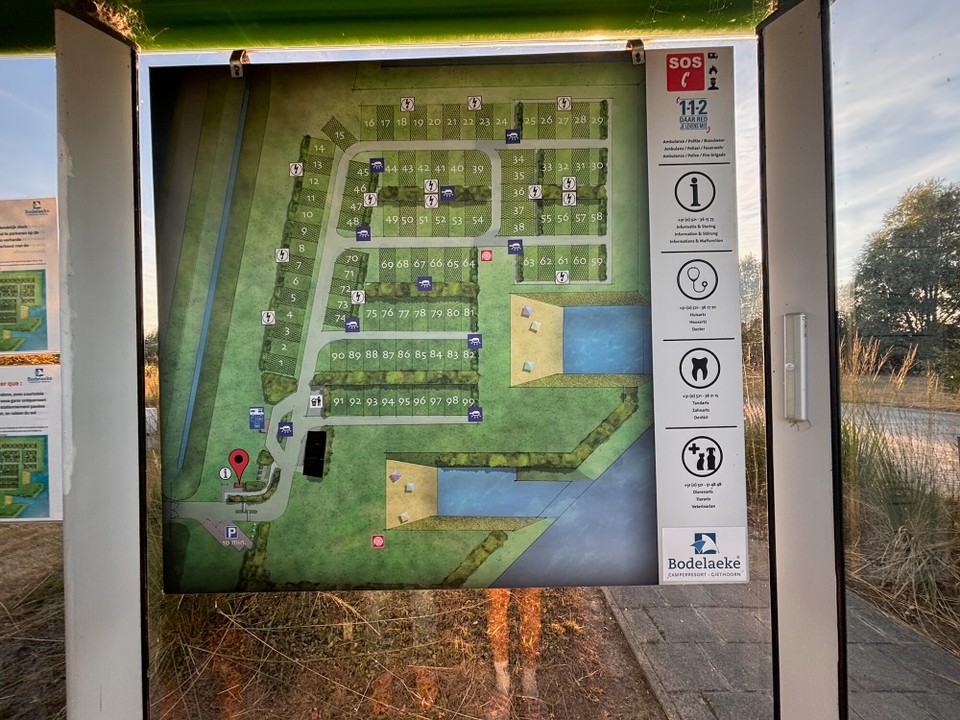 Niederlande - Giethoorn - Der Campingplatz, voll automatisiert, super Chuck und neu, aber ohne jegliche Sanitäranlagen