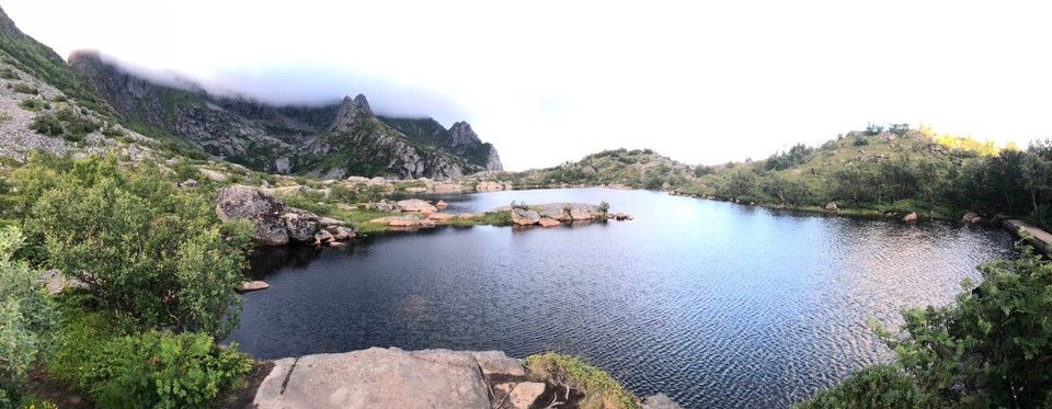 Norwegen - Henningsvær - Bergsee auf Heia.