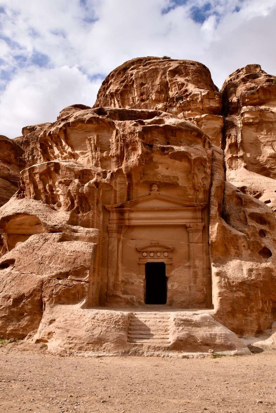 Jordanien - Wadi Musa - Ankunft in klein Petra, ein ehemaliger Karawanenrastplatz. Zwar kleiner als das berühmte Petra, aber auch mit wunderschönen Fassaden.