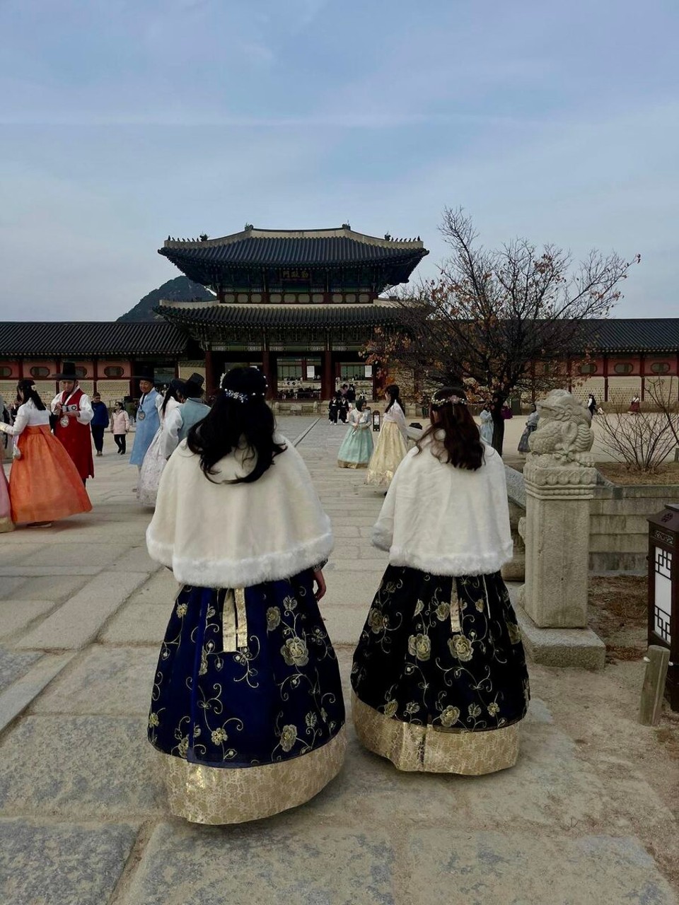 대한민국 - 서울특별시 - Courtladies uf em Wäg zum Kaiser