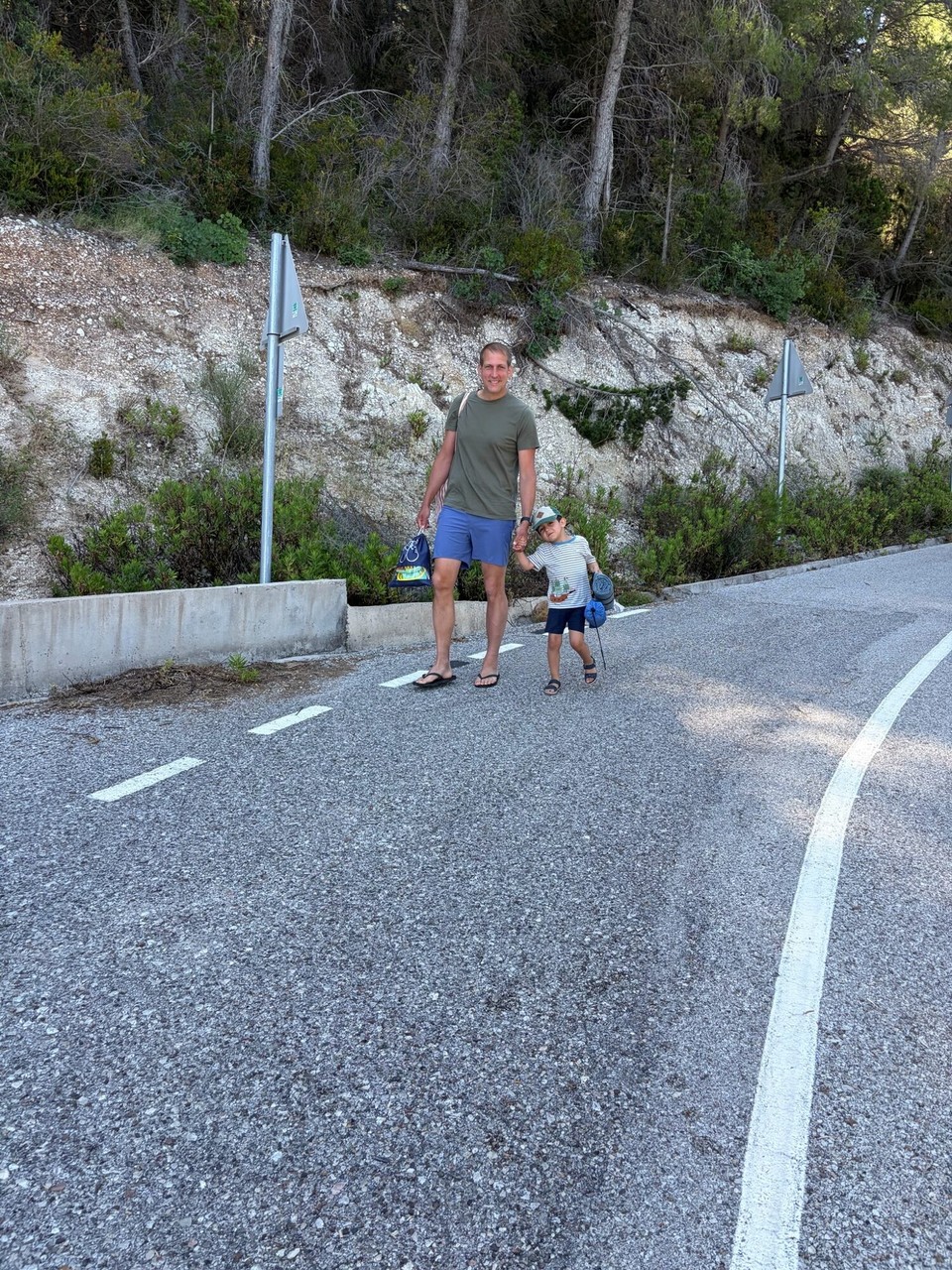 Griechenland - Athani - An einer Steilküste gelegen musste man zunächst 1,4km zurücklegen.