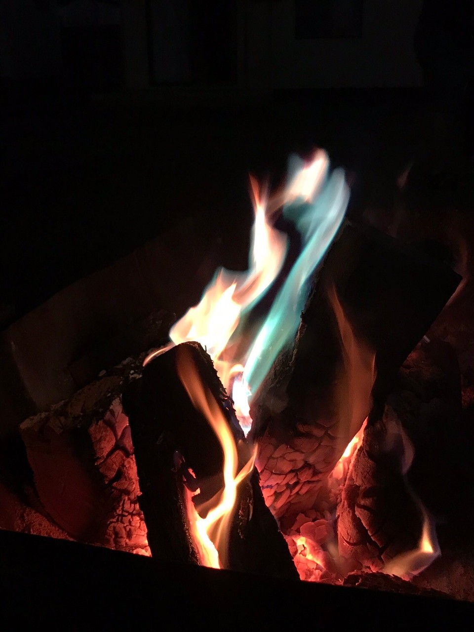 Australia - St George - Campfire every night at the park with garlic pizza.. special wood used to make rainbow flames!