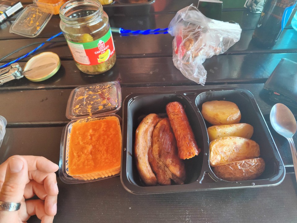 Rumänien - Vărșand - In Vărșand an der Raststätte wurde ich zum Abendessen verköstigt.