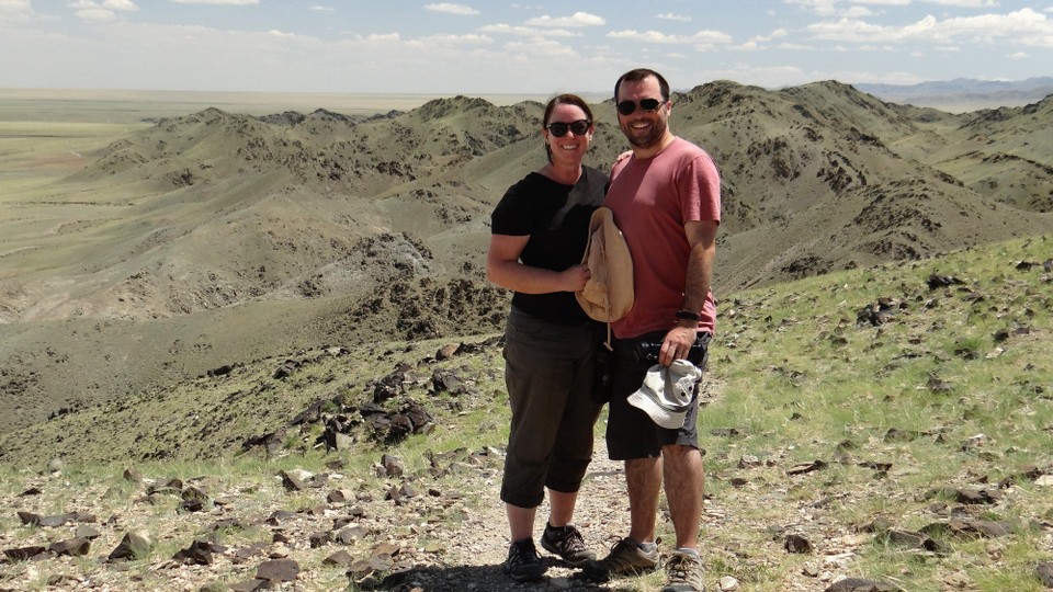 unbekannt - Gobi Desert - Us on top of the petroglyph stite