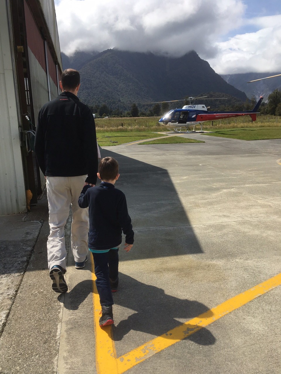 Neuseeland - Fox Glacier - Der gelben Linie entlang geht es zum Helikopter.