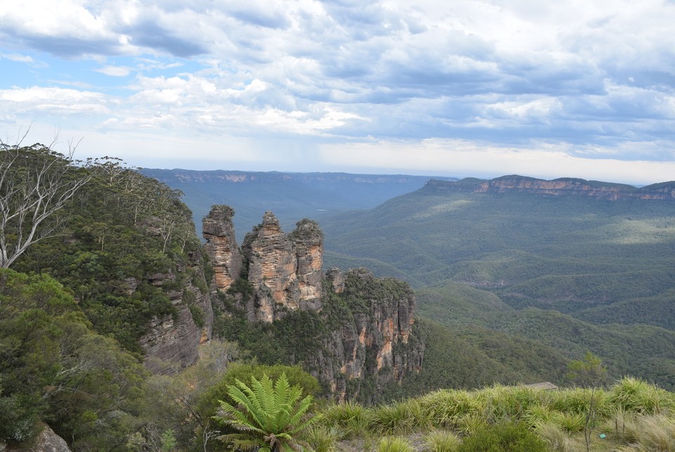 Australien - Katoomba - Die "Three Sisters" - nach einer Aborigines-Legende waren das einmal wunderschöne Schwestern, die in Stein umgewandelt wurden...