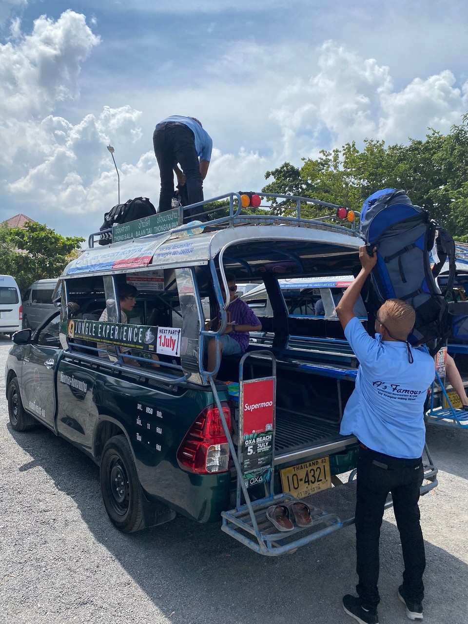 Thailand - Ko Samui - Angekommen, auf geht es mit dem Pick-up weiter zum Hotel. Bald treffen wir unsere Freunde.