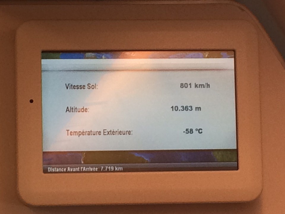 Costa Rica - San José - Als wir in San José (die Hauptstadt des Landes) ankamen, war es erstmal mega heiss ich hatte einen dicken Pullover und Jeans an.🥵 Als wir durch den Flughafen schlenderten sahen wir als erstes Viktorinox Messer und Lindt Schokolade.😂 