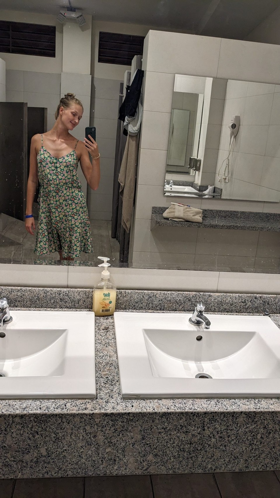 Kolumbien - Santa Marta - Riiiiesen Bad im Hostel. Endlich Mal kein Stau 