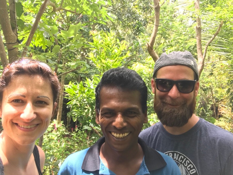 Sri Lanka -  - Der Besitzer und Bastler des 🌲 🏡🔩🔧🛠