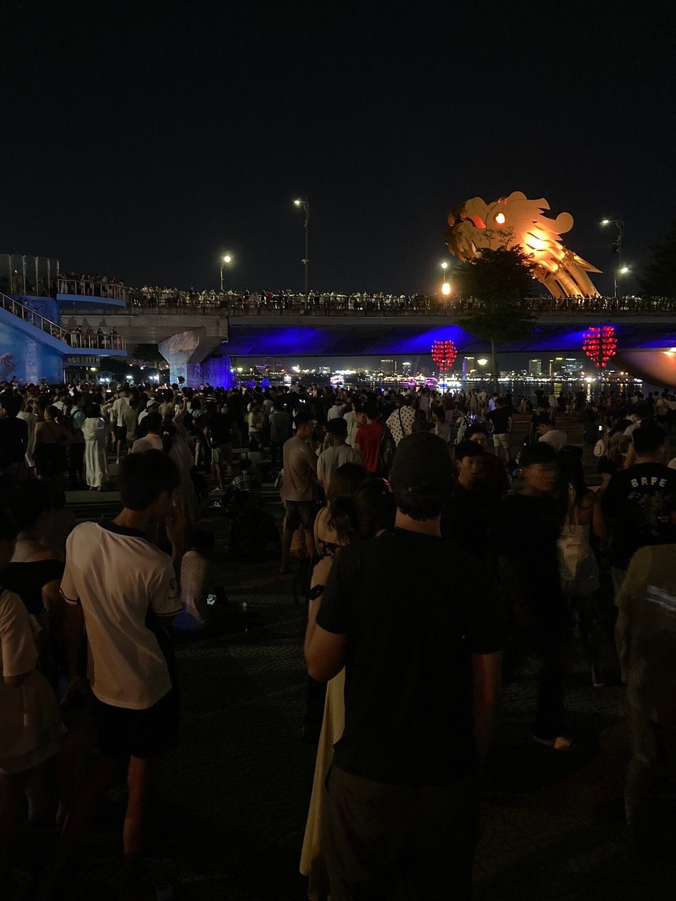 Vietnam - Da Nang - Und schau mir später in mitten von Menschenmassen …