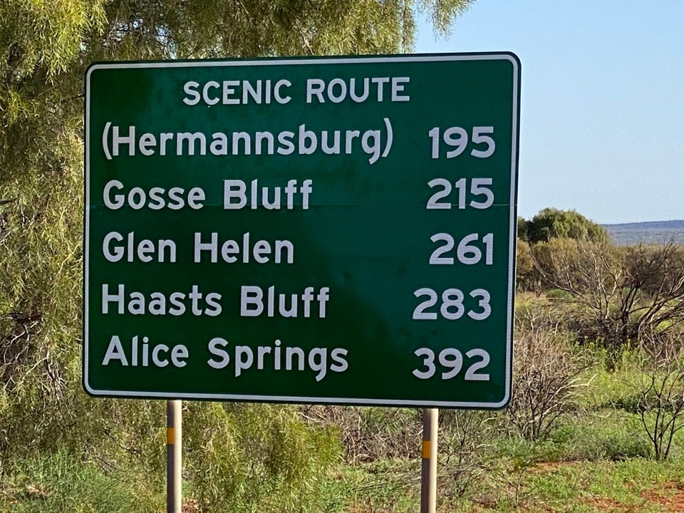 Australien - Mount Zeil - Heute verlassen wir die Kings Caynon Lodge und fahren zu der 261 km entfernten  Glen Helen Lodge