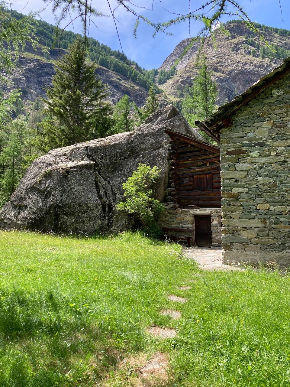 Italien - Cogne - Hütten am Fluss