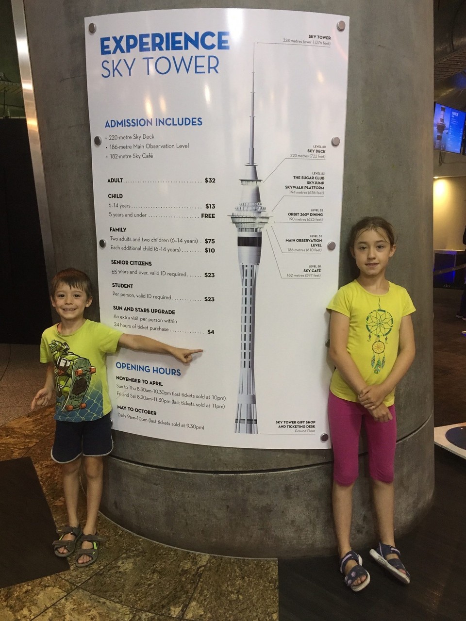 Neuseeland - Auckland - Unten im Sky Tower. 