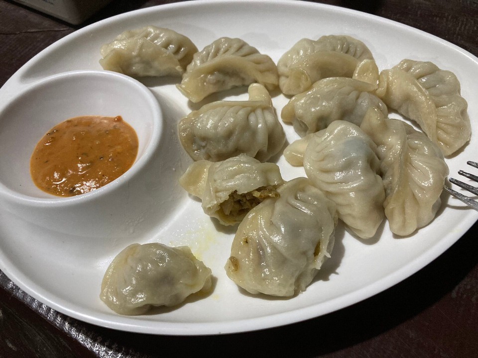 Nepal - Pokhara - Heute probier ich mal die Chicken Momos 😅