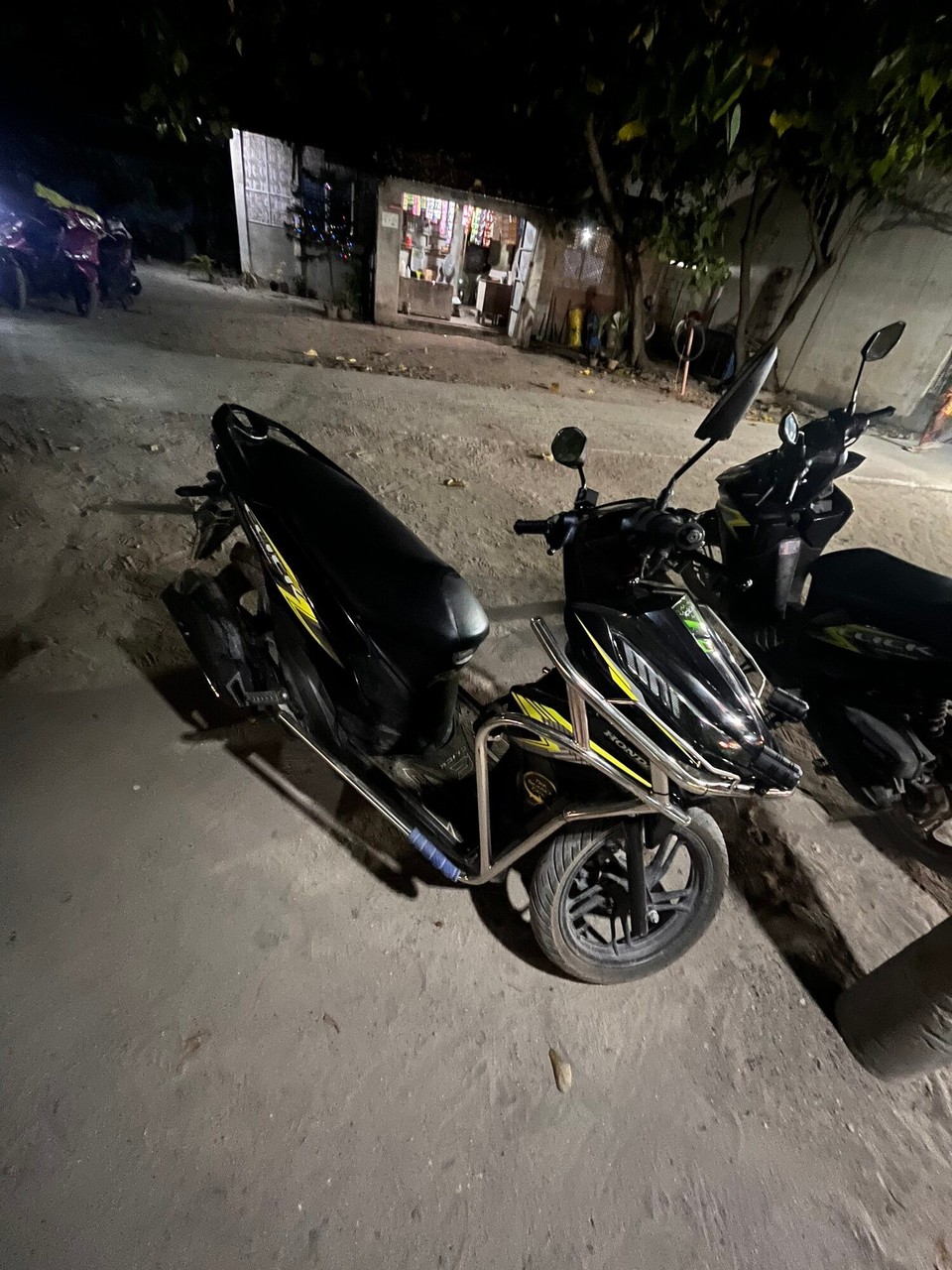 Philippines - Daanbantayan - A guy came past me and said ‘that’s my bike do you want to swap this one is better’ abs it was a lot better and easier to ride. How random this ain’t even the guy who rented me the bike! So I ended up getting a better bike haah 