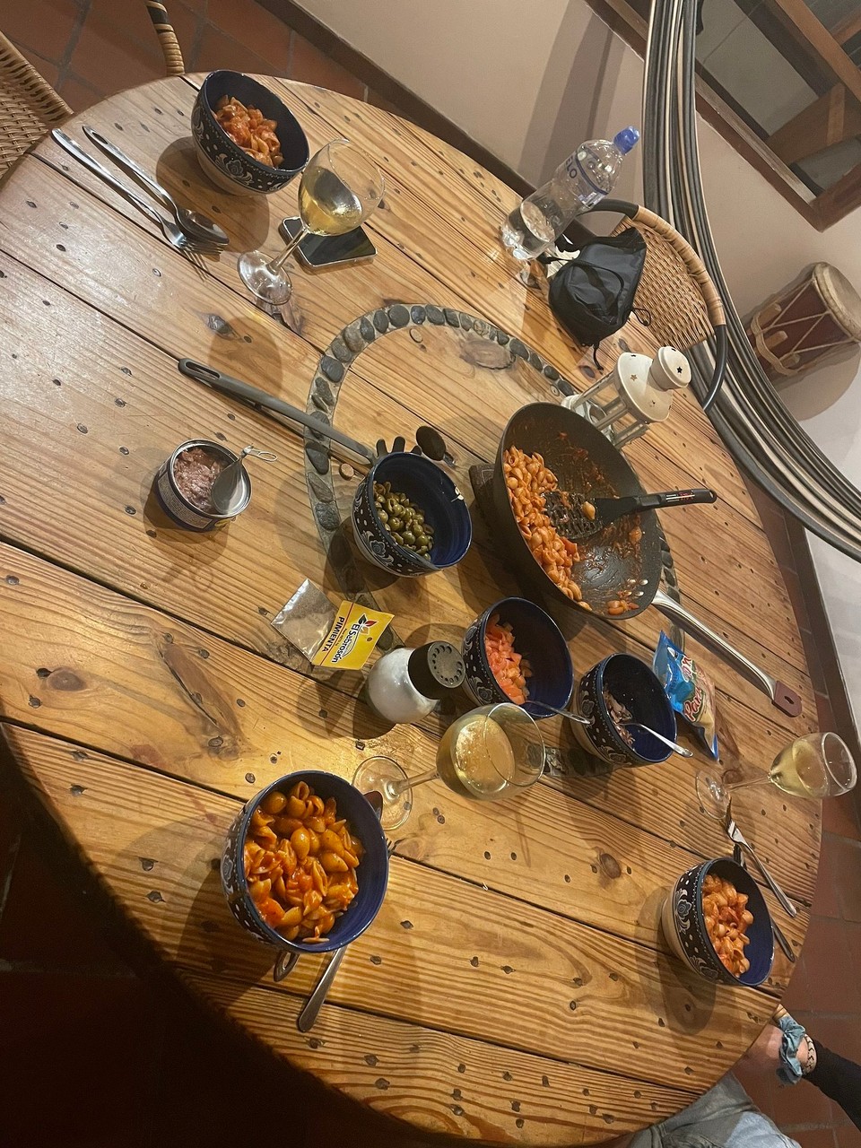 Kolumbien - Santa Marta - Vino, Pasta und UNO zum Tagesabschluss 🍷🍝🃏 