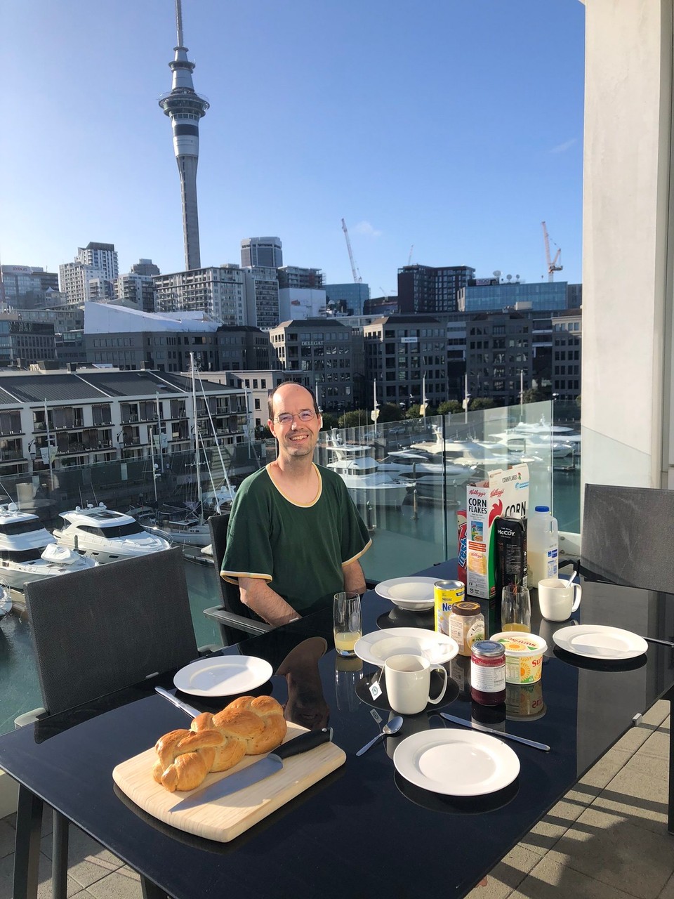 Neuseeland - Auckland - Frühstück auf der Terrasse mit Zopf.