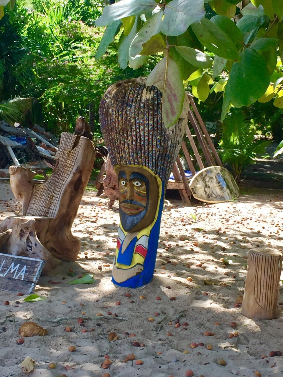 Brasilien - Cairu - Künstler am Hausstrand 