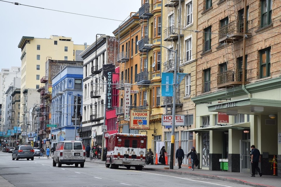 USA - San Francisco - Auf dem Weg zu unserem Parkplatz lernen wir auch heruntergekommene Ecken in der Stadt kennen...