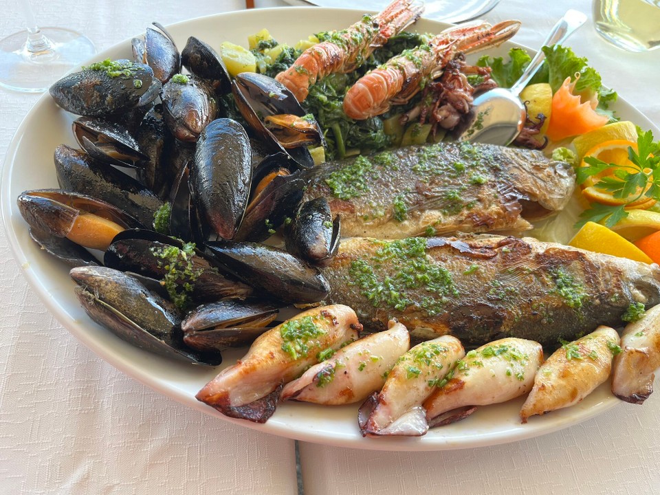 Kroatien - Vrsar - Fischplatte für 2 im Luna Restaurant Novigrad am Meer