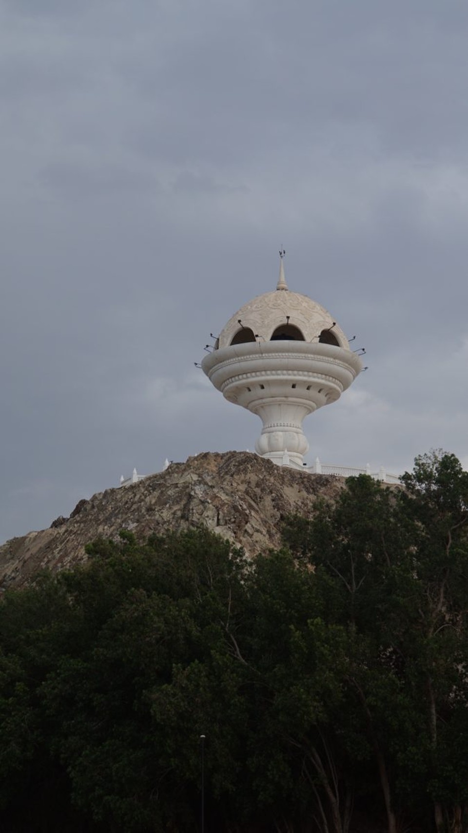 Oman - Maskat - Weihrauchschale vom Sultan spendiert.