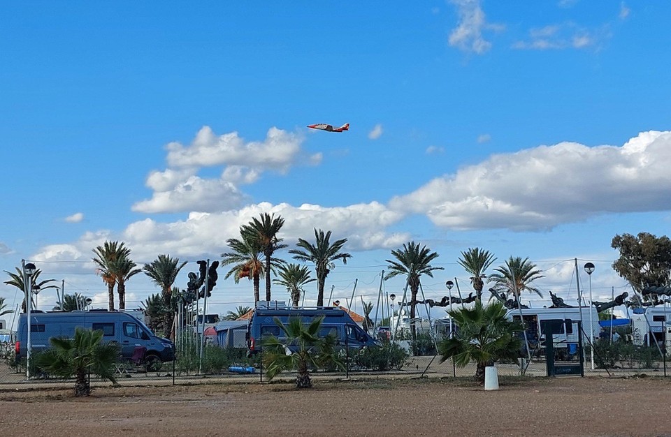 Spanien - Cartagena - Eine Besonderheit des Platzes, direkt neben einem Militärflugplatz gelegen.